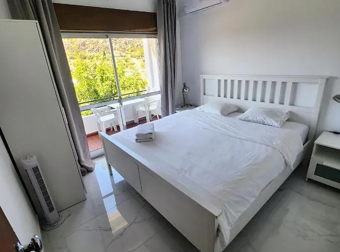 Aaa Αλμπουφέιρα